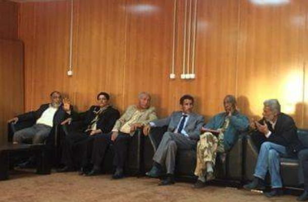 صنع الله يلتقي مع وزير البترول والثروة المعدنية المصري