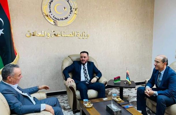 الشنطي يجتمع مع وزير المالية لمناقشة المواضيع المشتركة بين الجانبين
