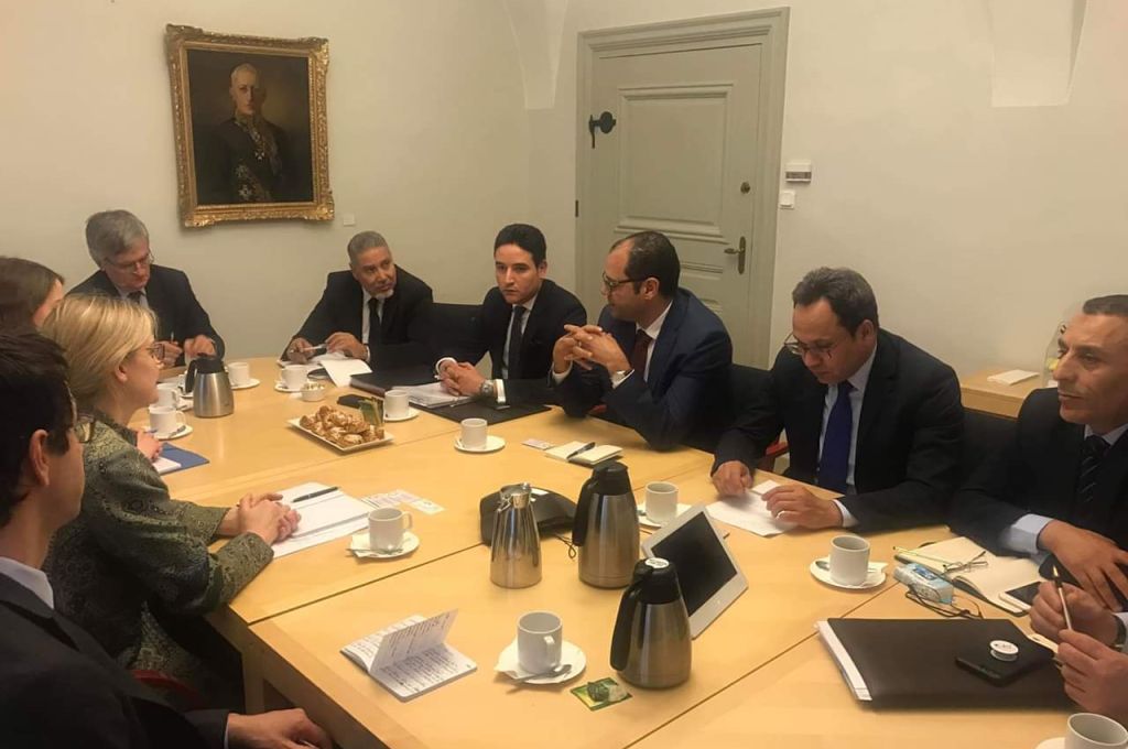 استمرار دفع الليبيين لغرامات مالية في الجمارك المالطية يثير الشكوك حول تهريب العملة