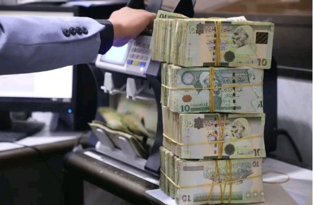 خاص.. بقيمة 18.2 مليون.. مصرف ليبيا المركزي يخاطب الجمهورية بترجيع قيمة العمولات على كل عملية شراء بالبطاقة المحلية