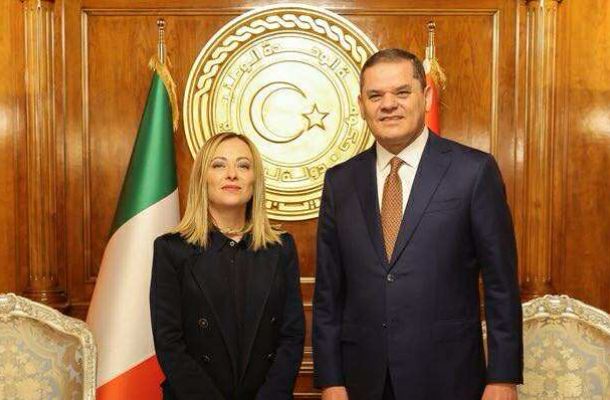 خاص.. "المركزي" يحذر مجدداً من شراء الدولار مؤكداً أن السوق الموازي على أعتاب انخفاض حتمي