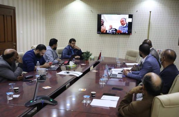 مجموعة من ممثلي الشركات التركية في زيارة إلى وزير النفط