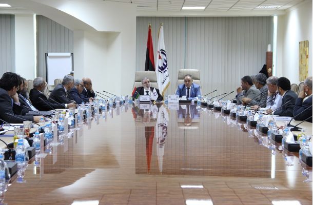 السراج يطالب المجتمع الدولي برفع الحظر عن توريد الأسلحة