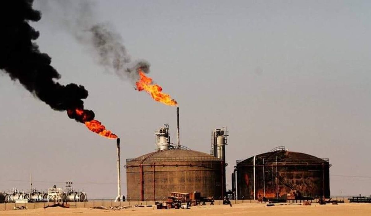 نقابة عمال النفط تناشد المسؤولين بالنظر في صرف مرتبات العاملين بالحقول النفطية المتأخرة لعدة أشهر