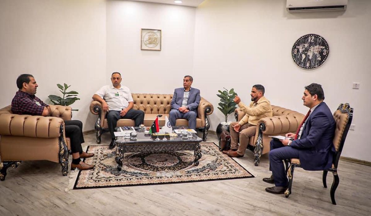 "القطراني" يؤكد استعداده لدعم الهيئة الوطنية لمكافحة الفساد ببنغازي وضواحيها