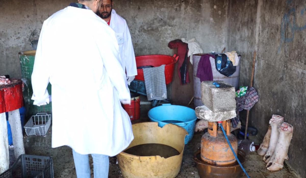 مركز الرقابة على الأغذية يوصي بقفل وتشميع العديد من المحال بسوق اللحوم الشعبي "الحي الإسلامي"