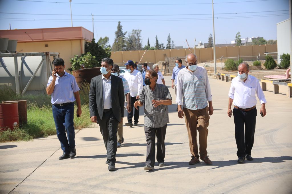 الجمارك تُتلف كميات من أكياس السكر غير صالحة للاستهلاك البشري