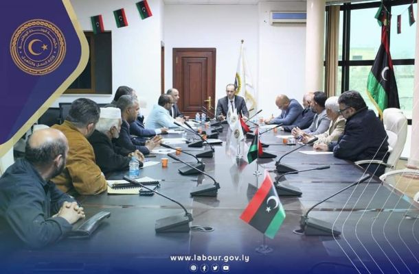 العابد يصدر قراراً بإحالة بيانات عدد من موظفي وزارة التعليم للإفراج عن مرتباتهم