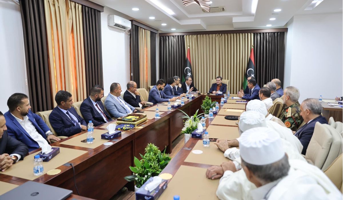 الدبيبة ووفد من مدينة زوارة يناقشون عددًا من الملفات الخدمية بالمدينة