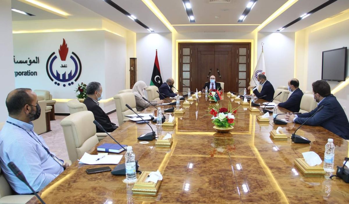 مؤسسة النفط وشركة مليتة تناقشان الإعادة التدريجية لإنتاج النفط