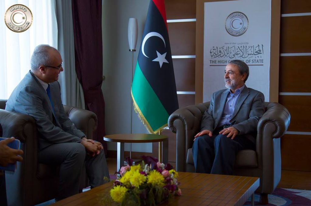 تنفيذ مشروع أنشاء خزانات كيروسين الطيران بمستودع مرسى البريقة النفطي