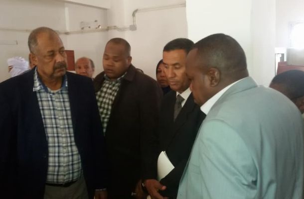 صنع الله يلتقي مع وزير البترول والثروة المعدنية المصري