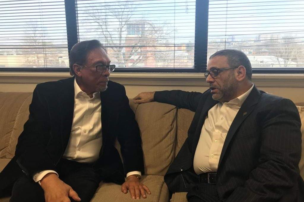 المشري يبحث مع رئيس وزراء ماليزيا السابق كيفية الاستفادة من تجربة النهضة الماليزية في ليبيا