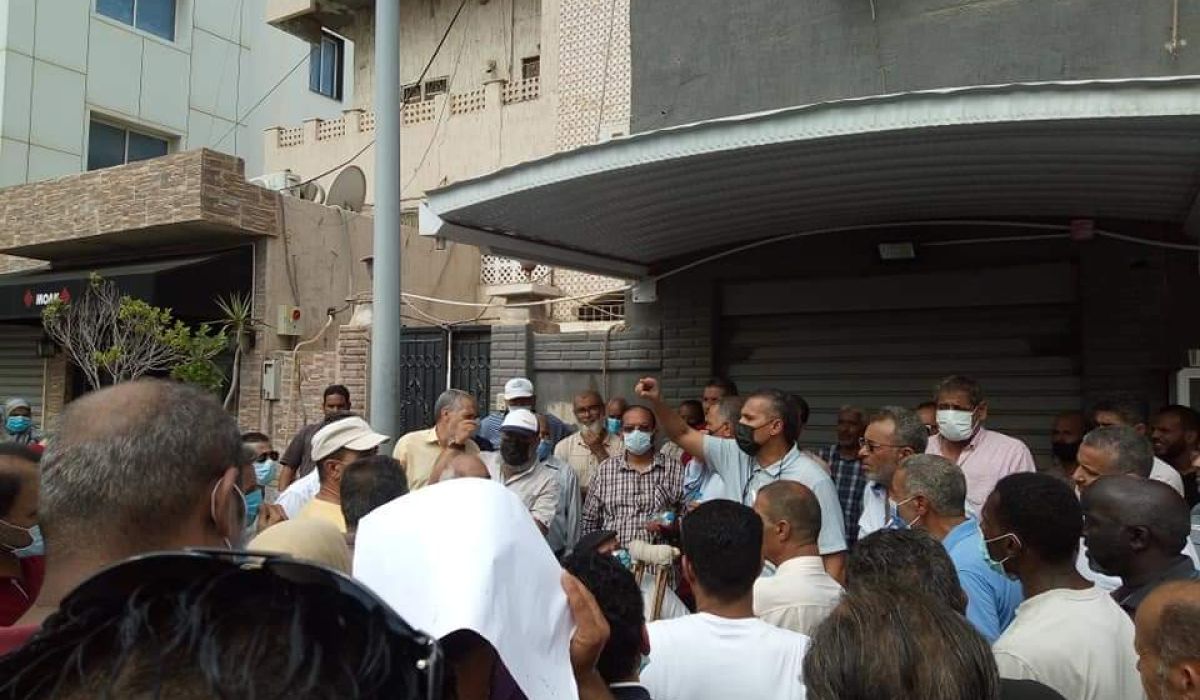 تظاهرة جديدة أمام الرئاسي للمطالبة بصرف مرتبات العاملين بالشركات المنسحبة والمتعثرة