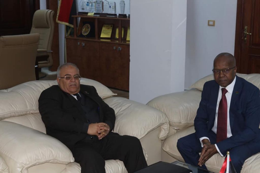 الدولار يسجل انخفاضا بالسوق الموازي