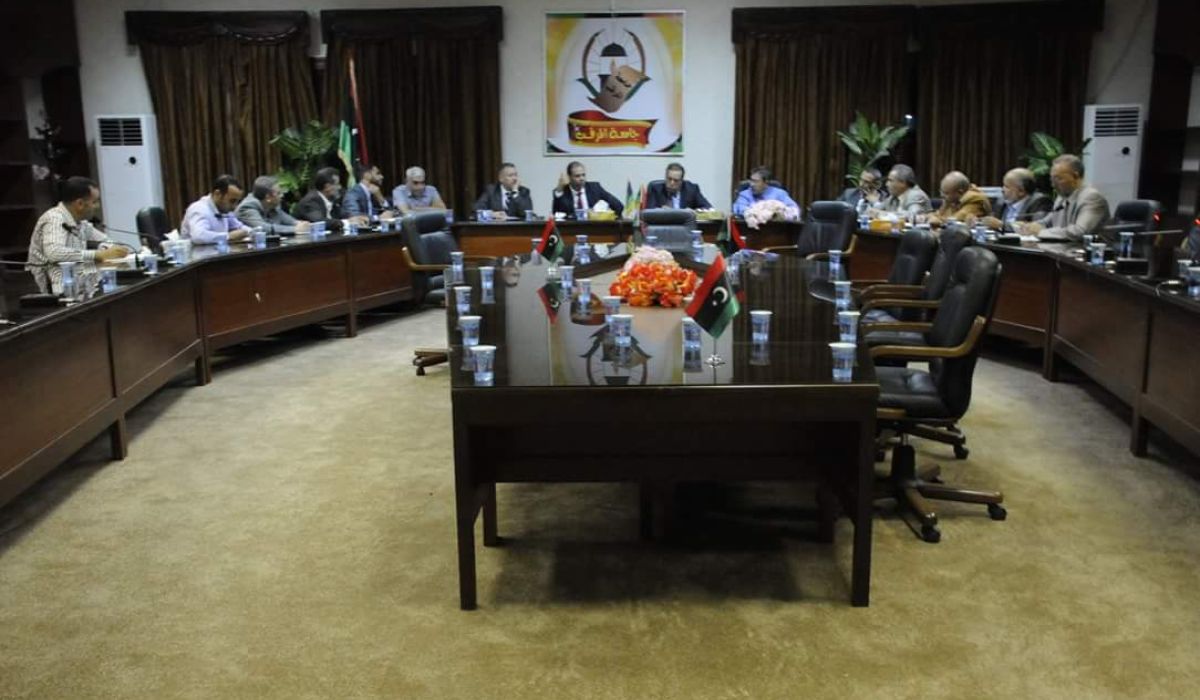 عبد الجليل يناقش مع رؤساء الجامعات احتياجات الجامعة الأساسية