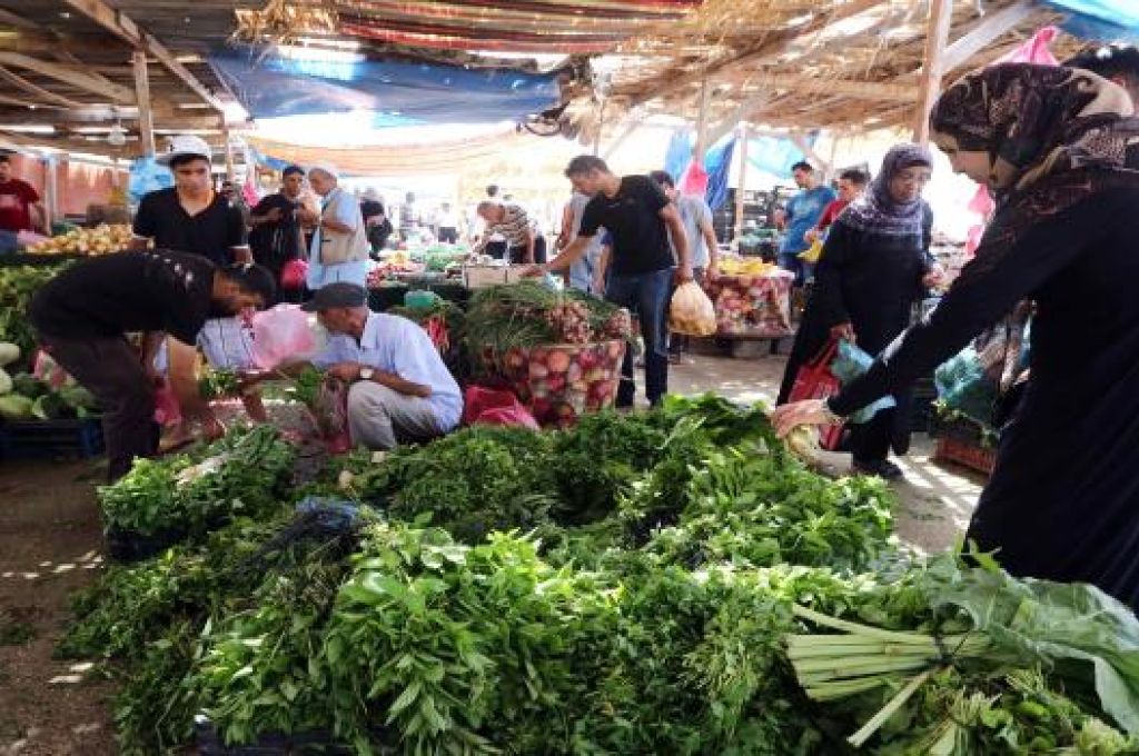 إقفال عدد من المحال التجارية ببلدية عين زارة بالشمع الأحمر