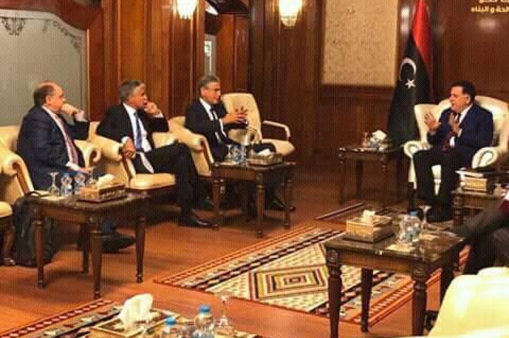 السراج يجتمع بالكبير والمشري للإسراع في تنفيذ برنامج الإصلاح الاقتصادي