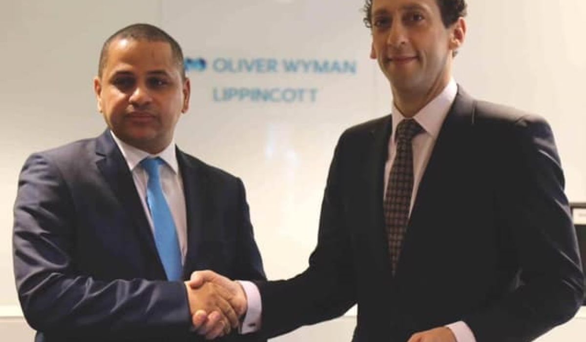 المؤسسة الليبية للاستثمار توقع عقد استئناف مشروع التحول مع شركة "أوليفر وايمان"