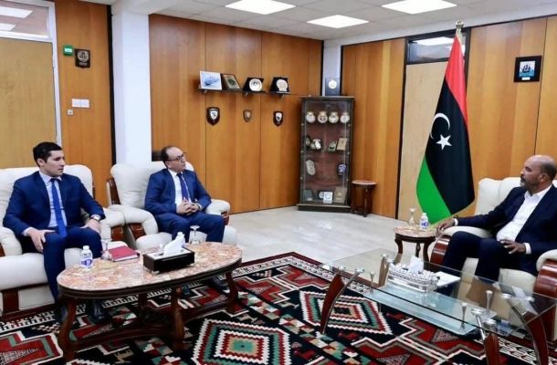 جهاز تنفيذ مشروعات المواصلات يناقش مع شـركة الجمل للمقاولات العامة تنفيذ مشروع محطة ركاب مطار مصراتة الدولي