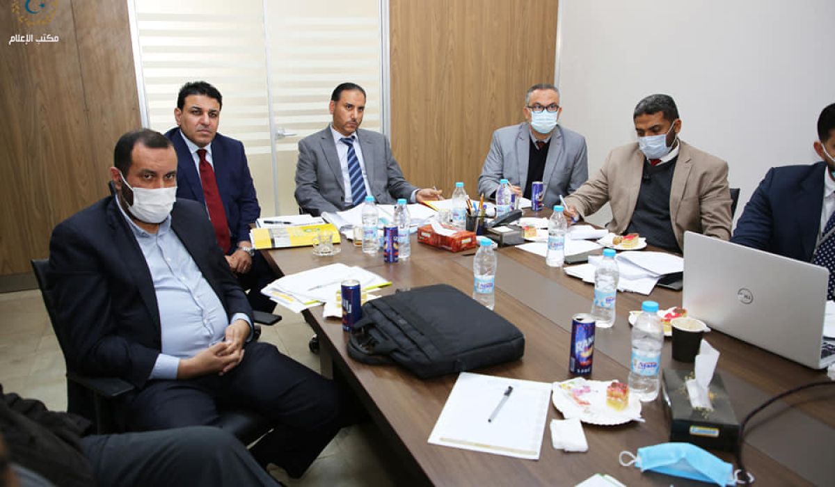 مركزي البيضاء يناقش الميزانية العمومية لمصرف التجارة والتنمية ومركزه المالي