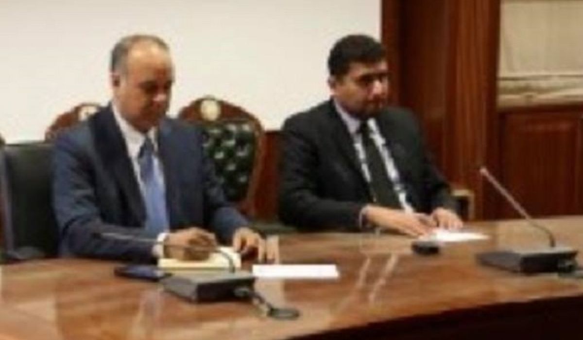 وزيرا المالية والاقتصاد يناقشان سبل الاستثمار في الطاقات المتجددة كبديل للكهرباء