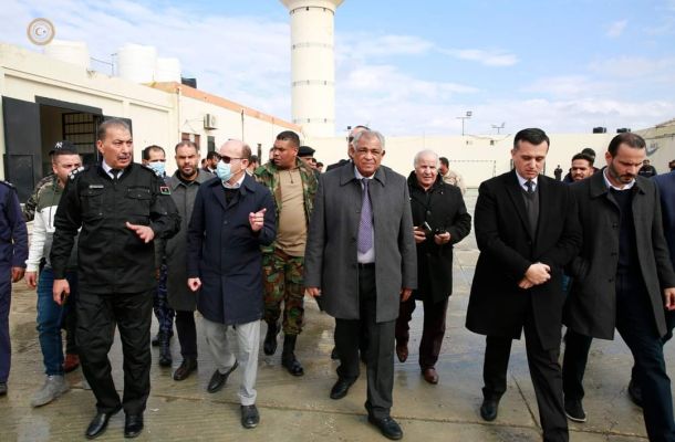 وكيل النيابة بمكتب المحامي العام طرابلس يأمر بحبس نقيب عام نقابة خريجى معاهد الصيدلة على ذمة التحقيق