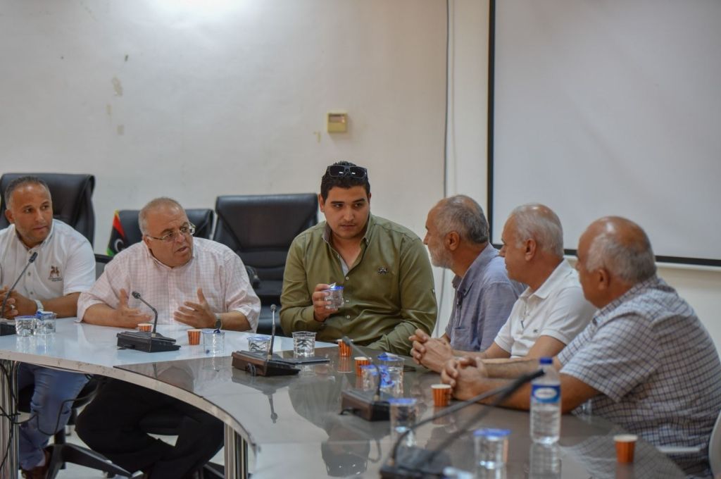 "السراج" يناقش عددًا من الملفات الخدمية الخاصة ببلدية زوارة