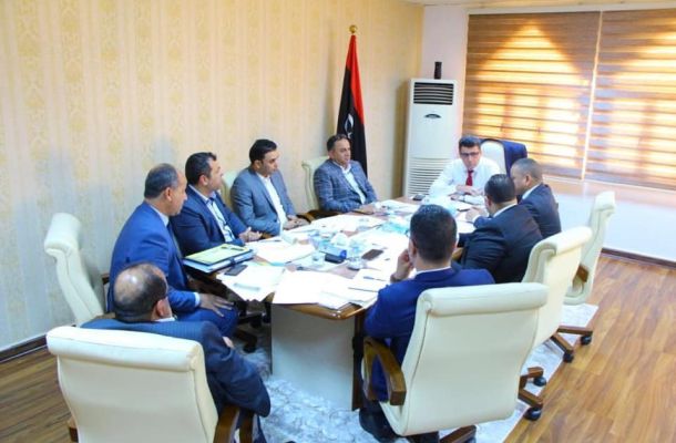 معتوق يناقش حزمة من المشاريع مع عميد بلدية زوارة