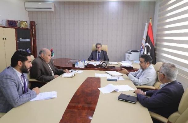اجتماع لمناقشة آلية اللجنة في تنظيم وتصنيف المستشفيات والمصحات والبرامج المقترحة بشأن تعزيز حماية المستهلك