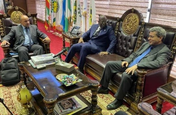 "وكيل الصحة" يتعهّد بتذليل المشاكل والعقبات التي تواجه القطاع الصحي بمدينة بني وليد