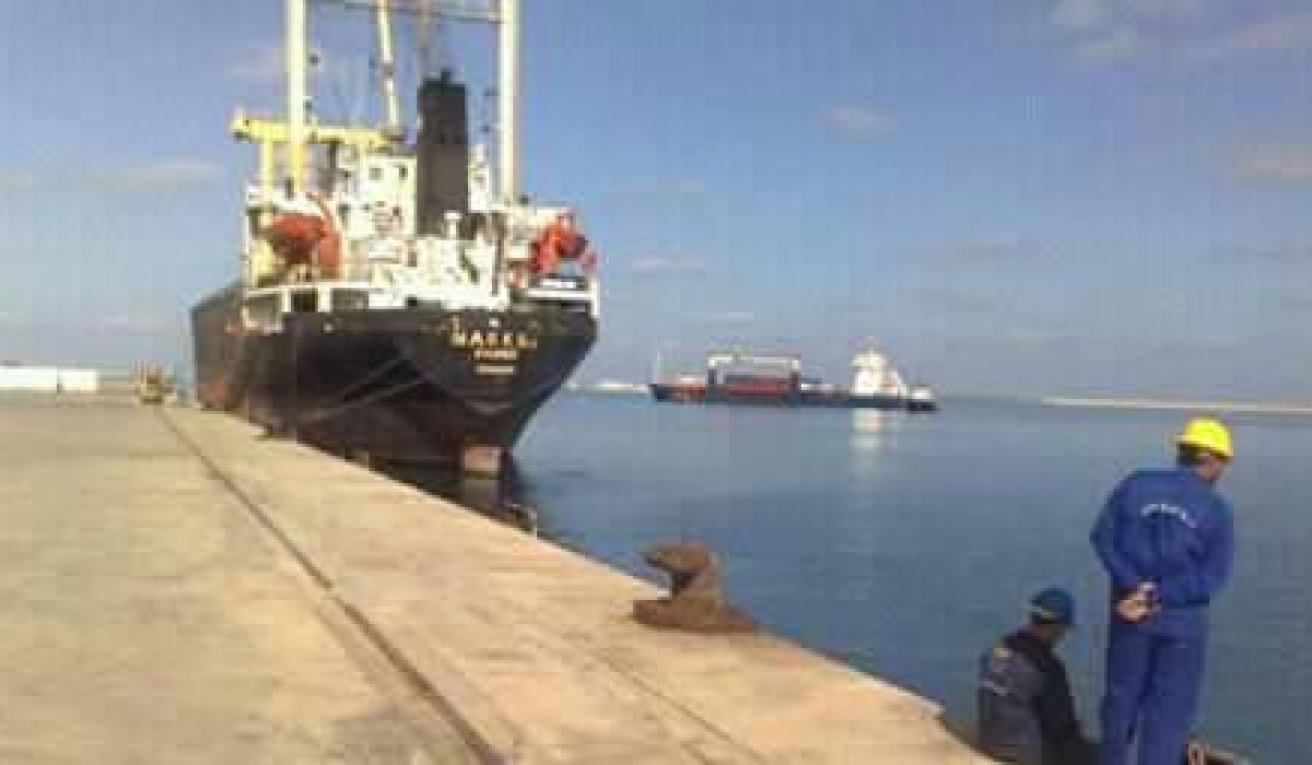 ميناء الخمس يفتتح من جديد بعد شهر من اغلاقه بسبب التسيب.