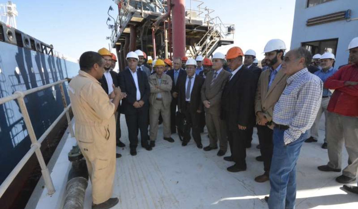 العوكلي في زيارة إلى مرسى الحريقة النفطي