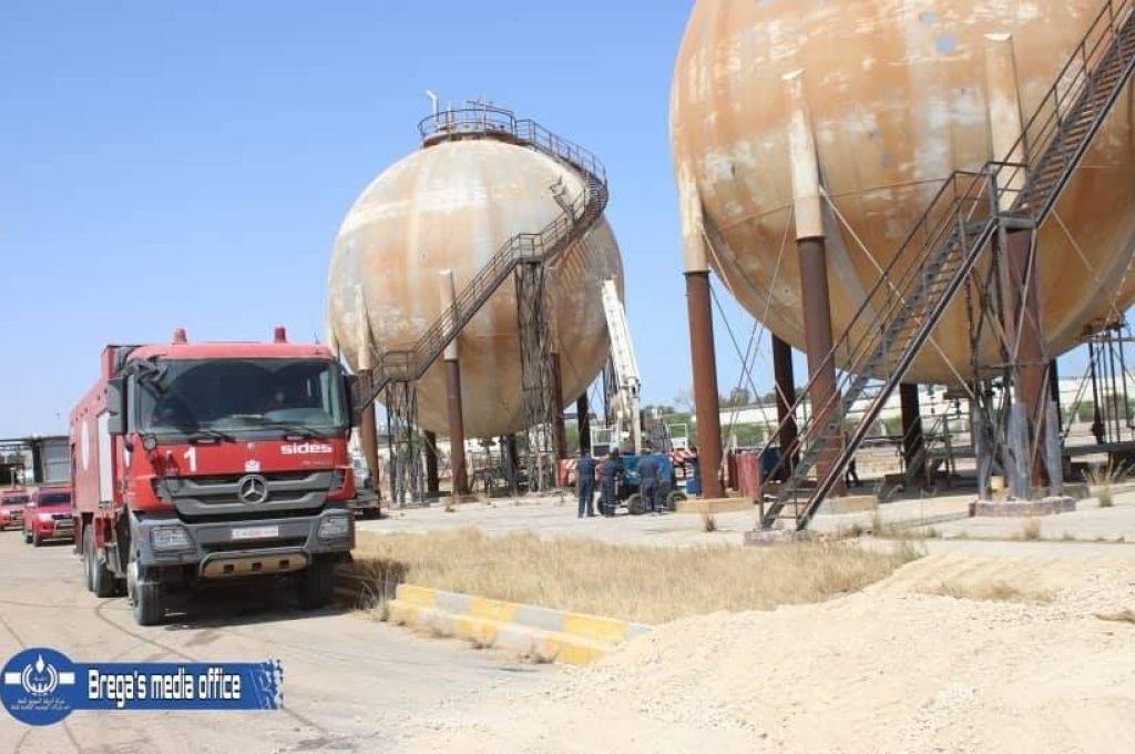 الجمارك تُتلف كميات من أكياس السكر غير صالحة للاستهلاك البشري