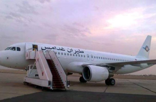 رويترز: أوراق نقدية غير رسمية تم استبدالها بالدولارات ساهمت في خفض قيمة الدينار شرق البلاد.. إليكم التفاصيل