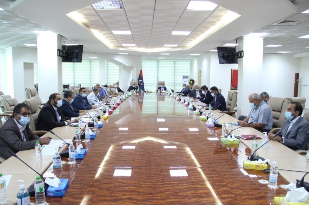 مؤسسة النفط تبحث مع شركة آكاكوس معدلات الإنتاج والميزانية المعتمدة والمصروفات في 2020