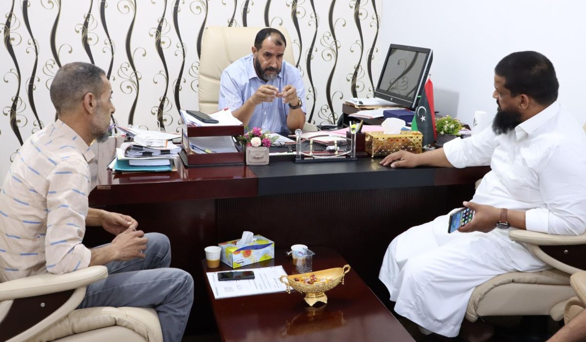 "الحاسي" يبحث المعوقات التي تواجه مركز المعلومات والتوثيق بالمنطقة الشرقية