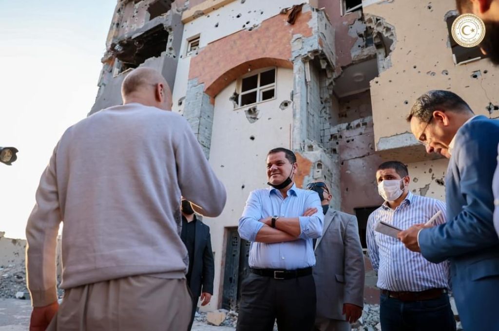 الدبيبة يقوم رفقة عدد من وزراء الحكومة بزيارة المناطق المتضررة جراء الحرب جنوب العاصمة