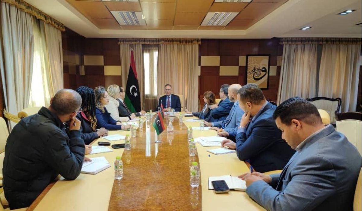 "الحويج" يؤكد على ضرورة إيجاد مصادر التمويل لمشروعات البنية الأساسية وتجارة العبور