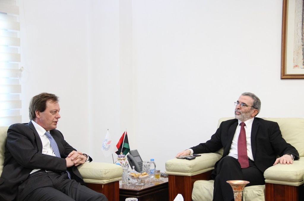 الثني يصدر تعليماته بالتعاون لتوفير احتياجات المنطقة الجنوبية و الغربية