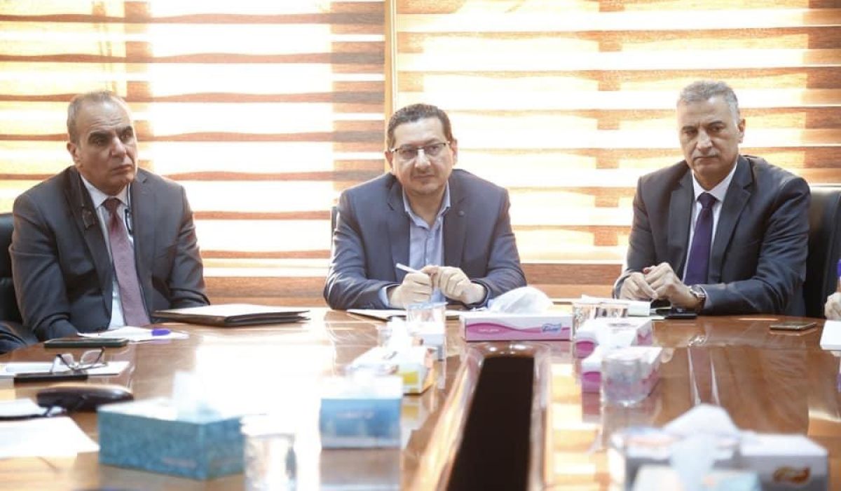 ديوان المحاسبة يعقد اجتماعاً دورياً لمتابعة سير العمل بالإدارات والمكاتب التابعه له