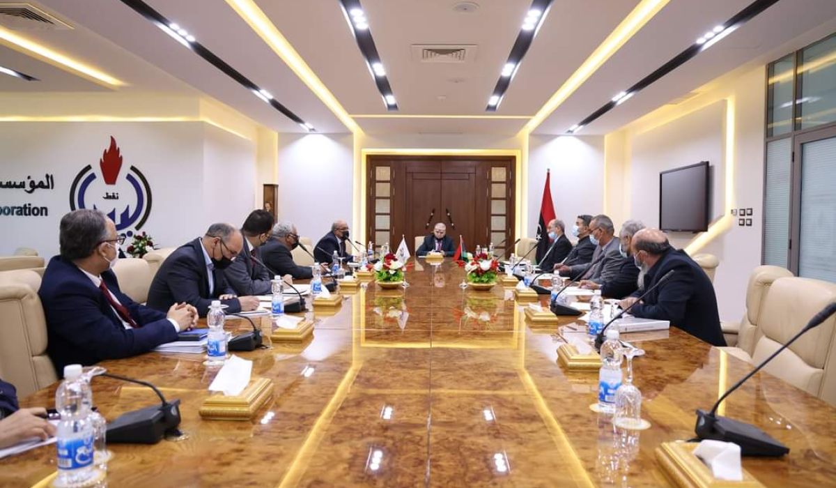 مصطفى صنع الله في اجتماعه مع الشركة العامة للنقل وتوزيع الغاز ... يجب فتح قنوات تواصل بين الادارات المعنية بالمؤسسة الوطنية للنفط ونظيراتها بالشركة