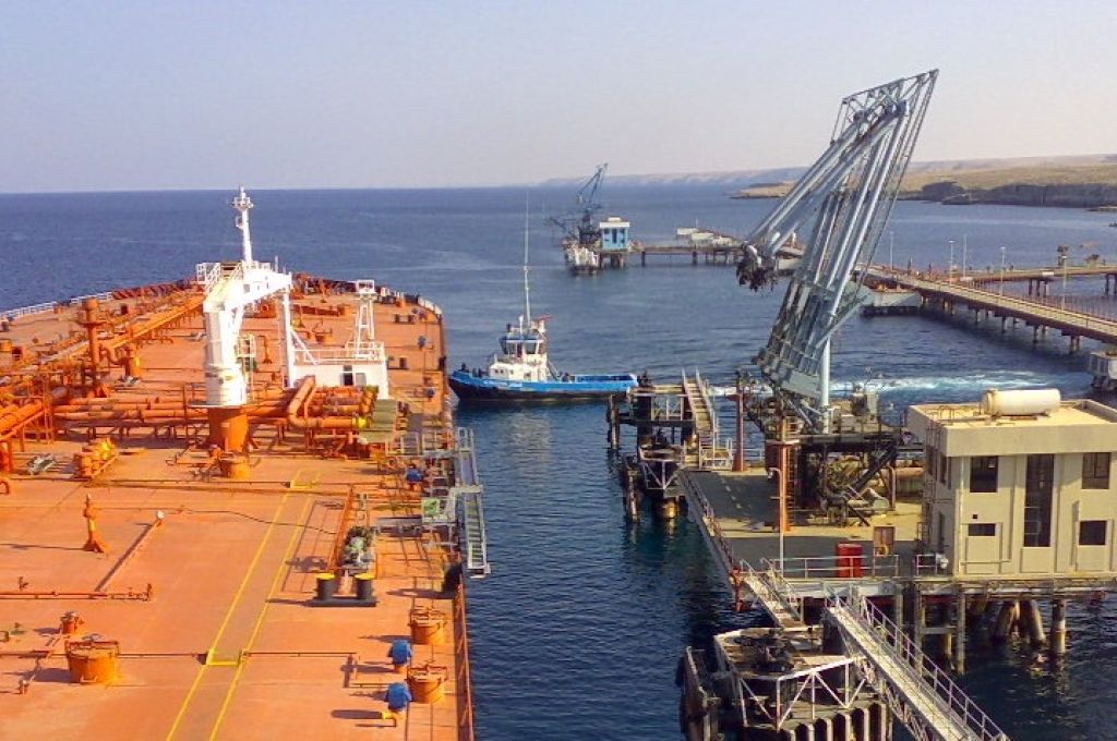 شركة سرت تؤكد السيطرة على تسرب نفطي بحقل زلطن