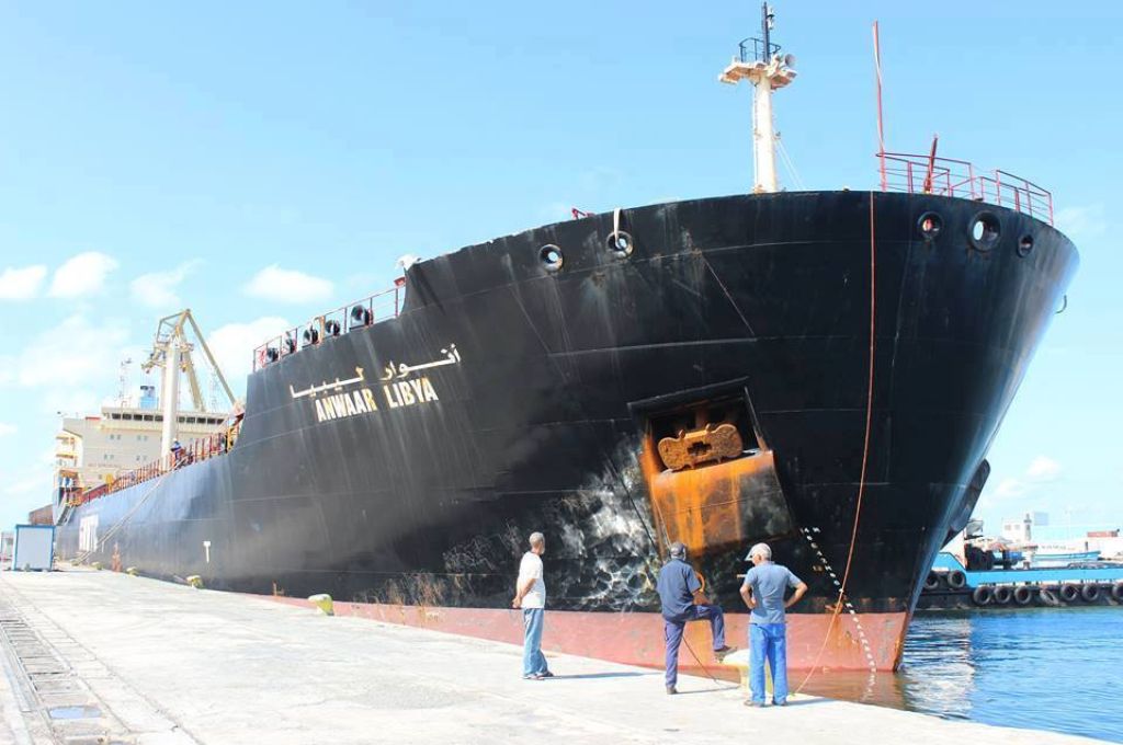 "عصر": مطالب المتظاهرين هي اختصاص مركزي البيضاء ومؤسسة النفط وهما سلطتان لا يخضغان لوزارة الاقتصاد