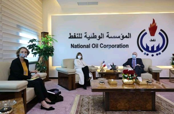الخليج العربي للنفط تناقش مع شركة الواثقة للتأمين الصحي جملة من المواضيع
