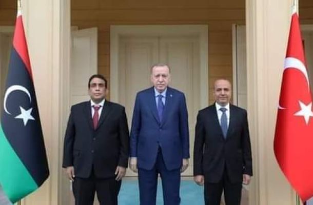 مراسم التسليم والاستلام بين وزارتي الاقتصاد والصناعة في الحكومة الليبية وحكومة الوحدة الوطنية في بنغازي