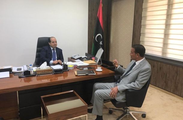 وزيرا التخطيط والحكم المحلي بحكومة الوفاق يناقشان مع السفير الإيطالي كيفية تقديم دعم تنموي لـ24 بلدية