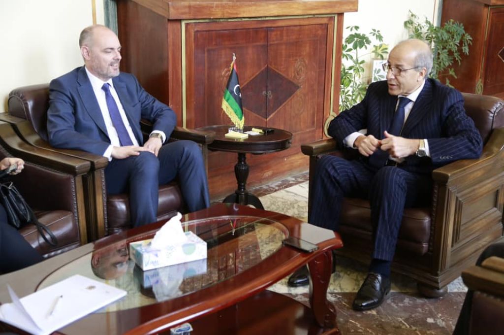 عقيلة صالح يبحث مع وزير التعليم بالحكومة المؤقتة أسباب تأخر صرف مرتبات معلمي العقود ببلدية القبة