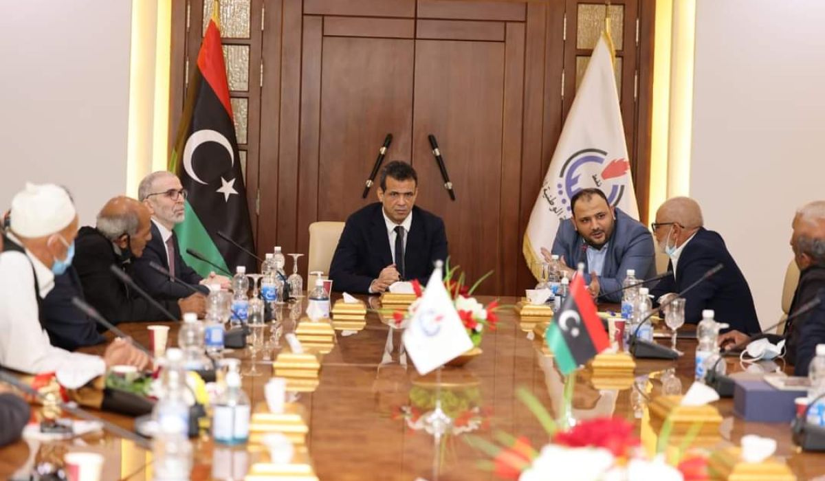 "صنع الله" يؤكد على دعم المؤسسة لنادي الظهرة الرياضي