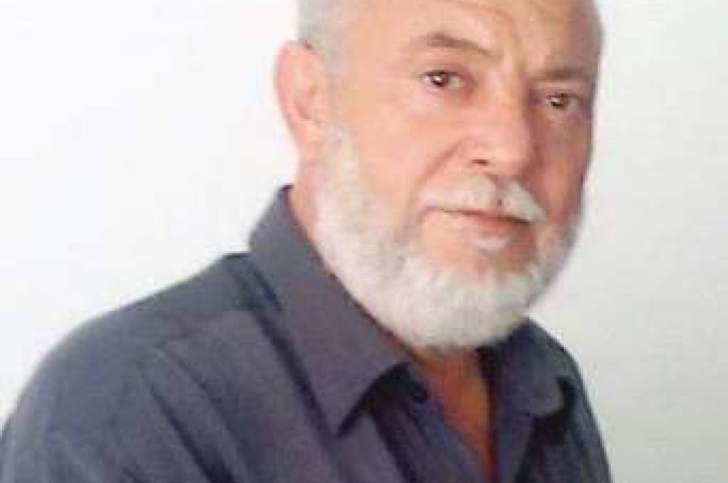 "بالفيديو" مواطنون غاضبون من تأخر صرف مرتباتهم يتظاهرون وسط ميدان الشهداء وقوات مكافحة الشغب تفرقهم